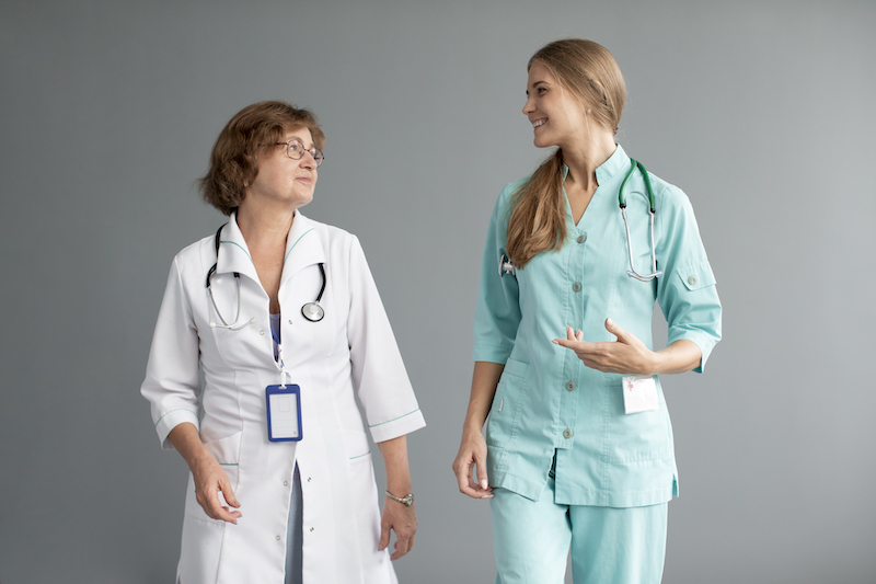 Två sjuksköterskor